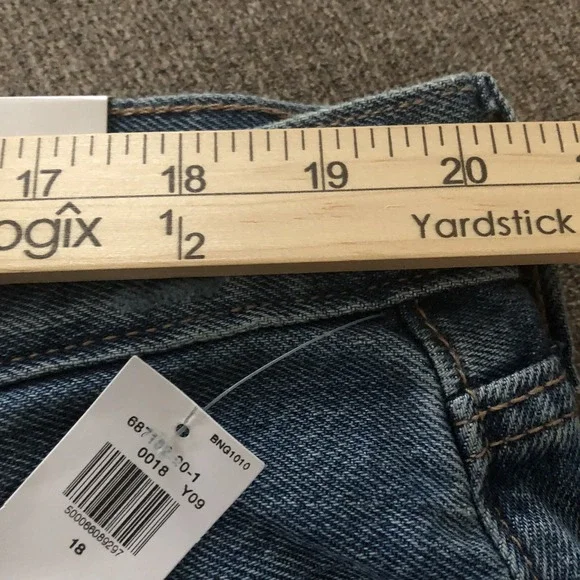 Old Navy Women's 18 Hi Rise Raw Hem Denim Blue Shorts - Picture 8 of 11